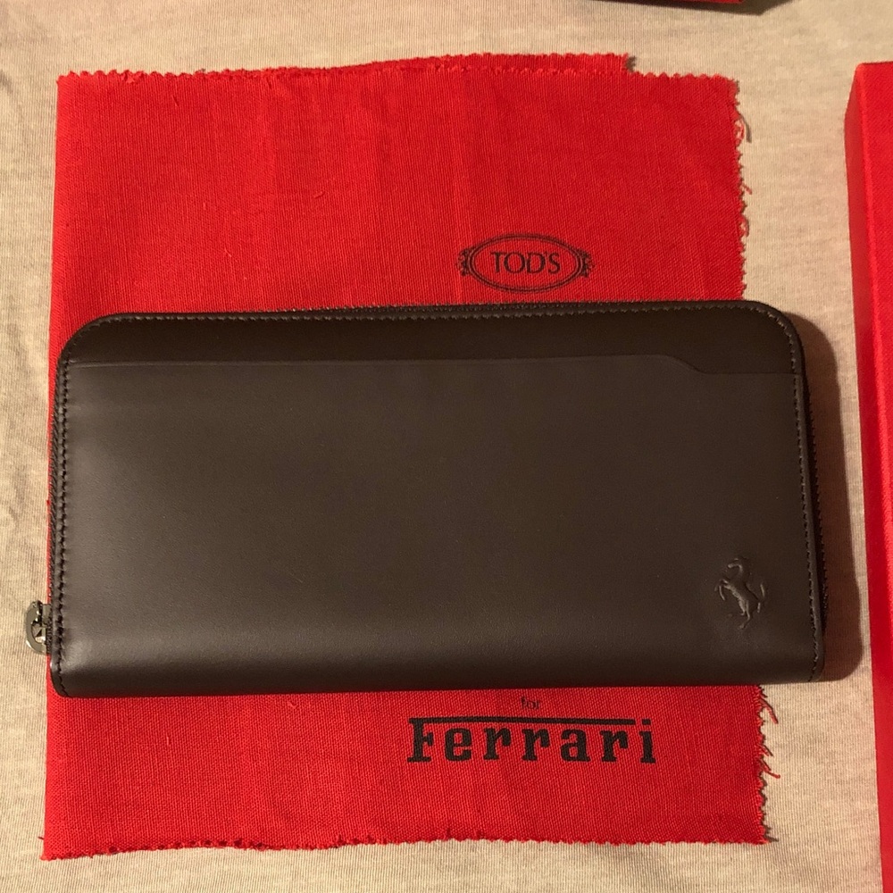 Men’s Tod’s for Ferrari wallet new